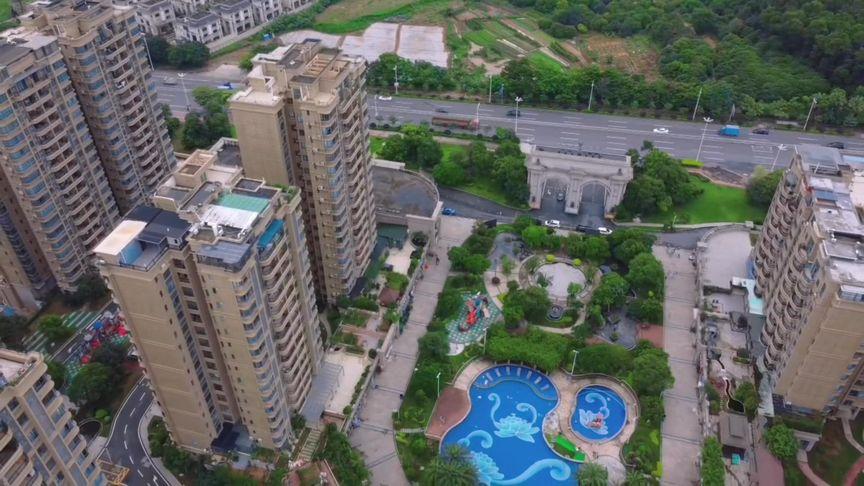 东莞哪个地方可以游泳，常平工程类园林绿化市场在哪里。