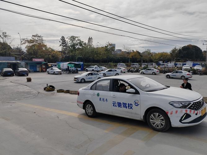 南昌尚诚驾校有自己的考场吗，一类驾校场地面积。